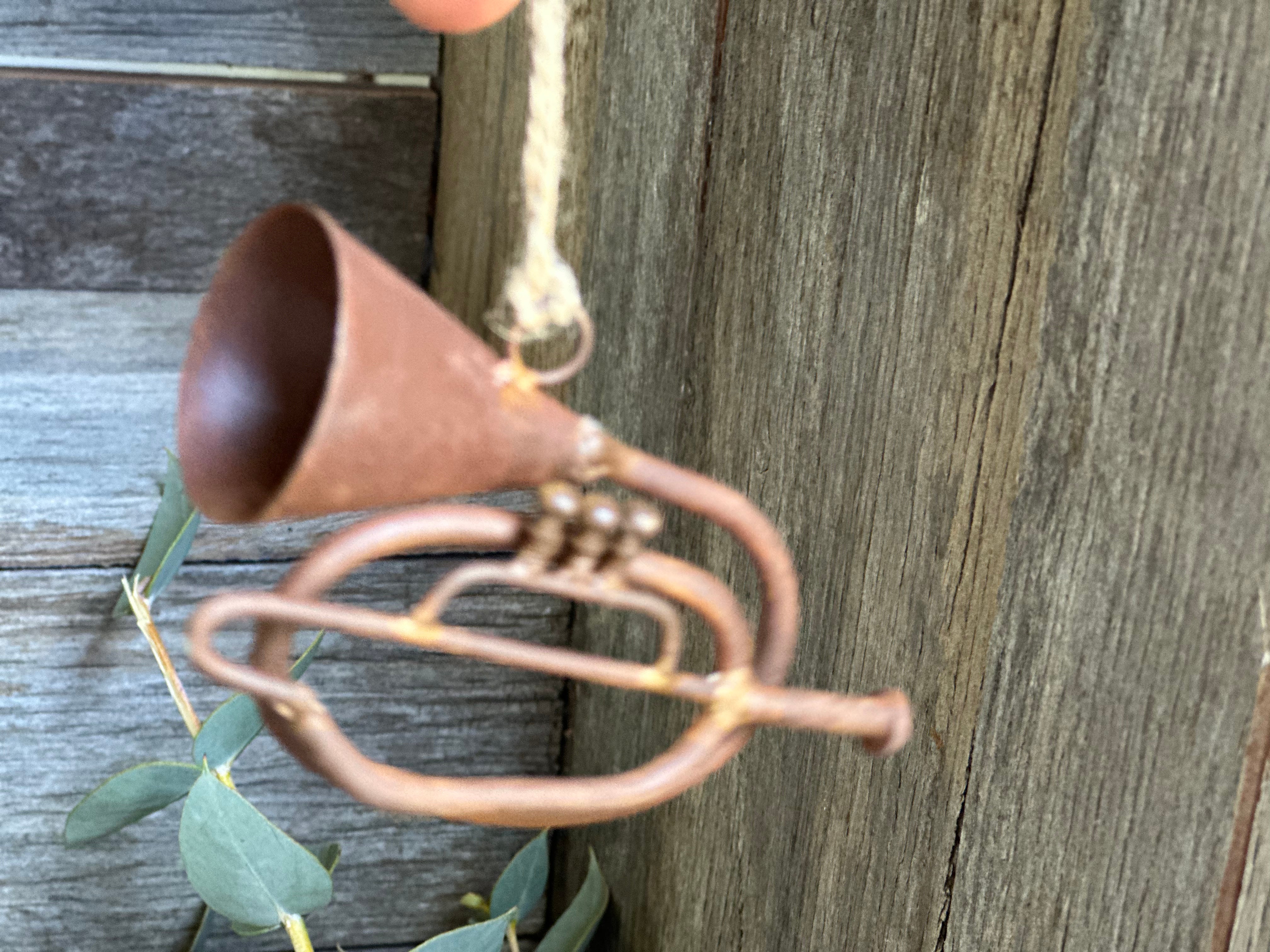 Rusted horn DECOR