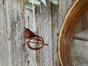 Rusted horn DECOR