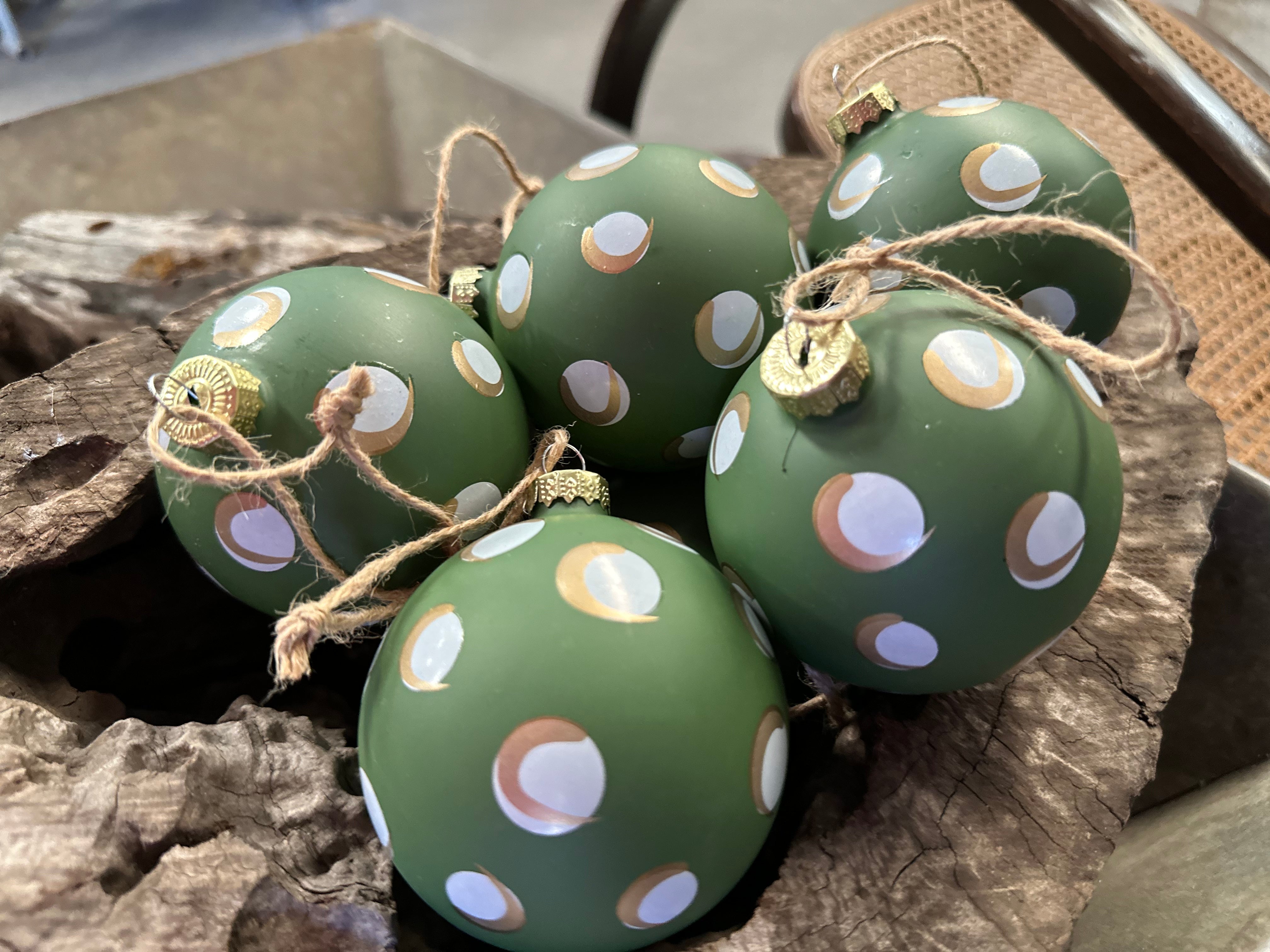 Glass Bauble Green SPOT