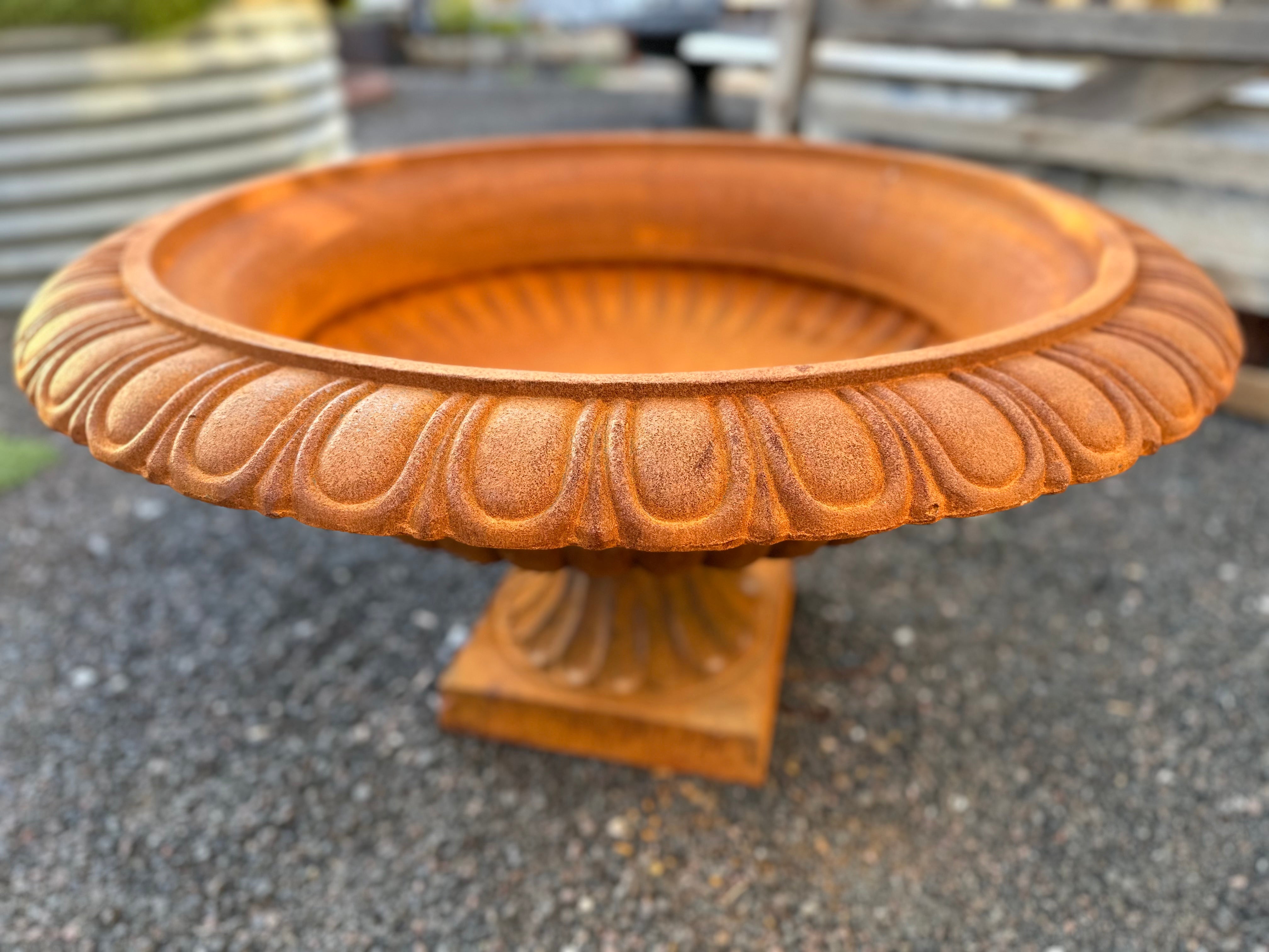 DUKE CAST Iron Urn RUST