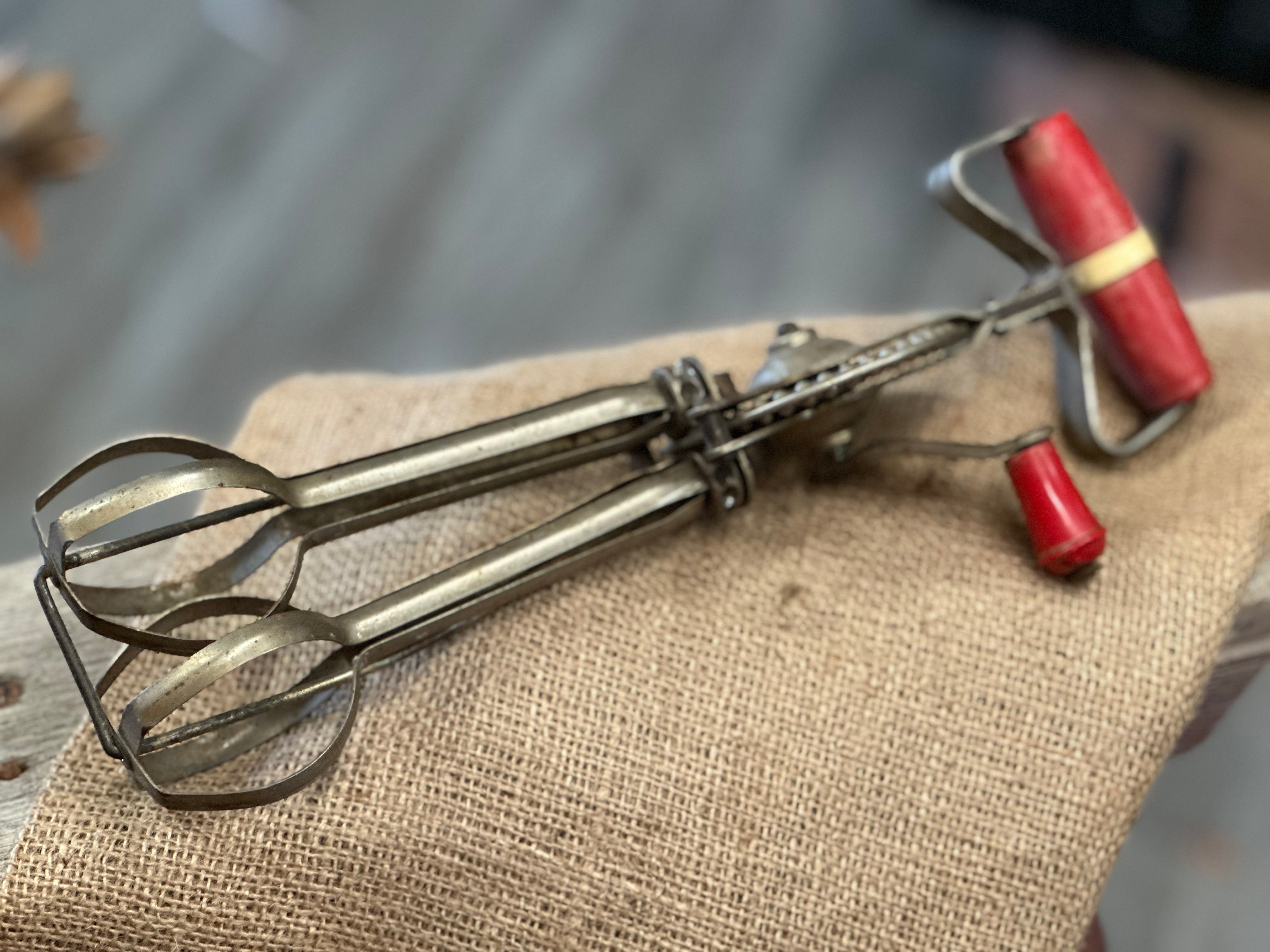 Vintage SWIFT Egg Beater RED