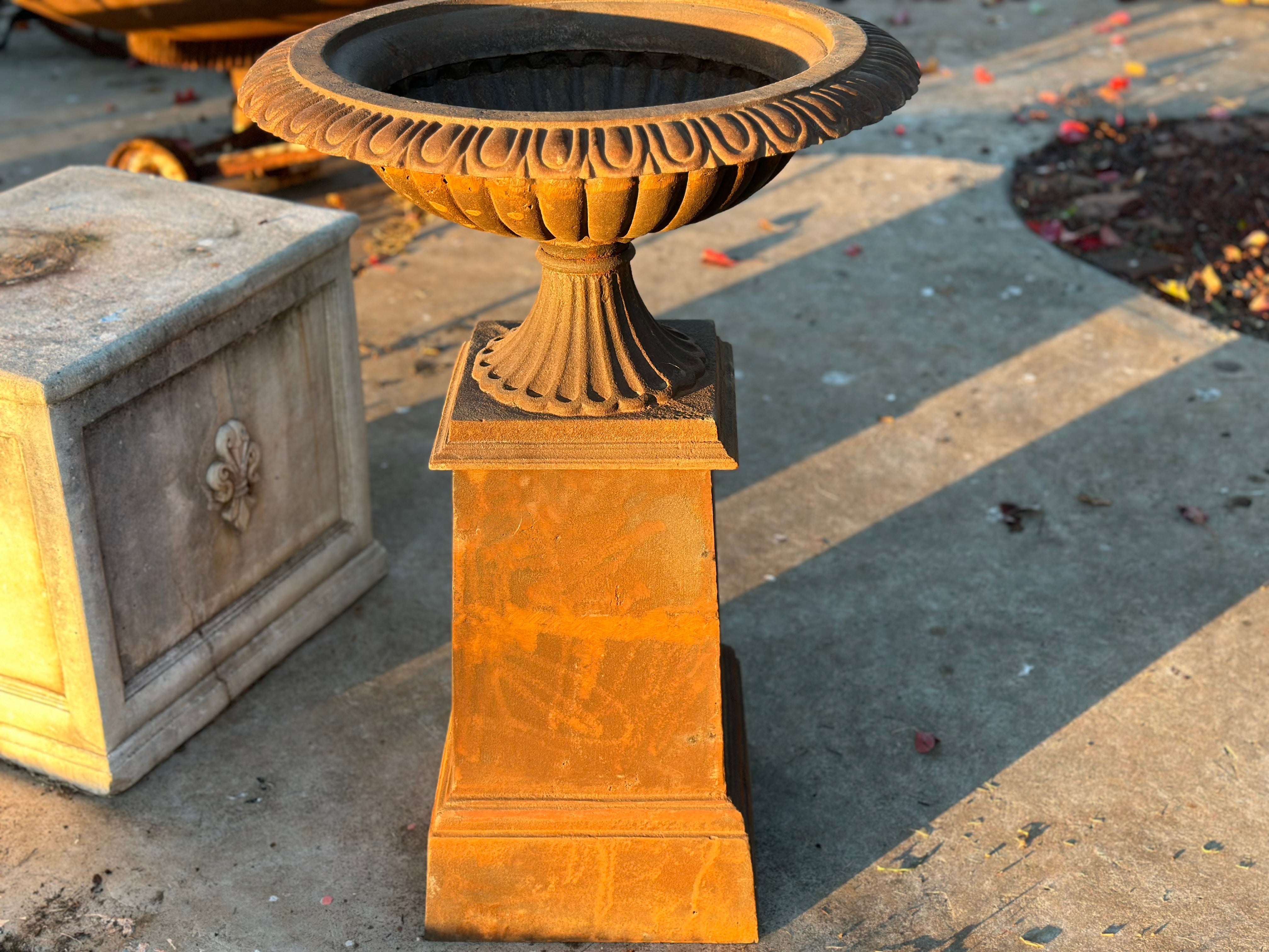 Cast Iron ELIZABETH Urn