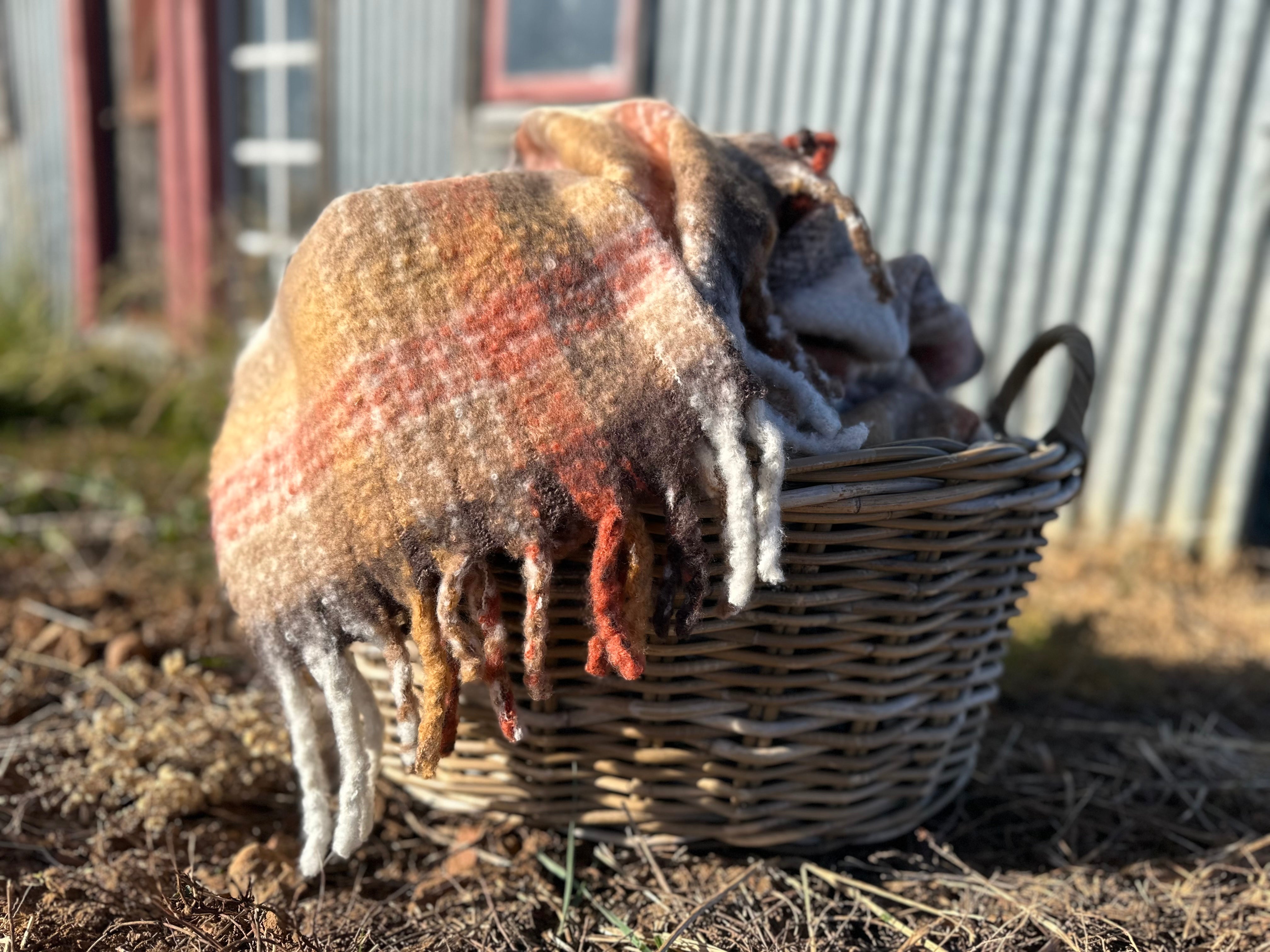ELK RIDGE Mohair Throw EARTH