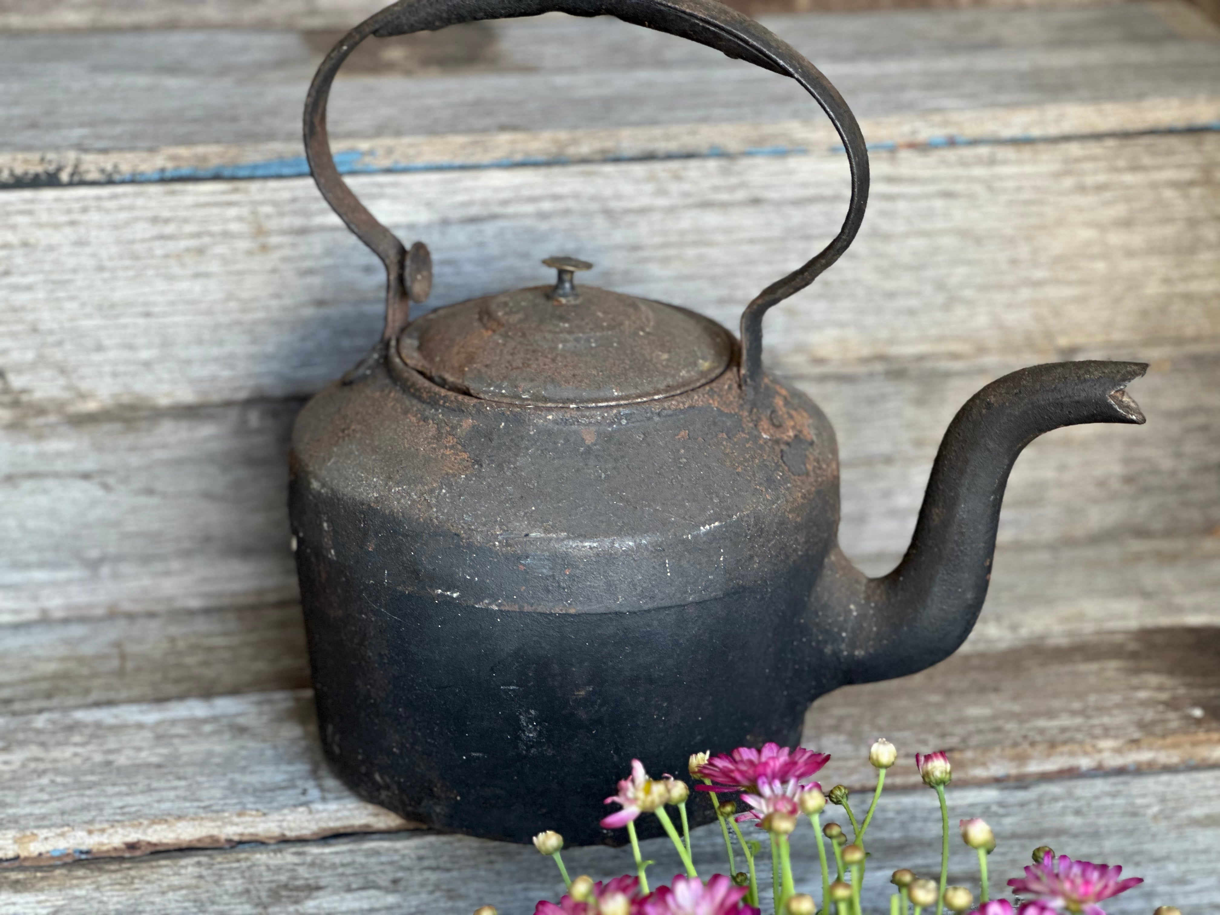 Large Cast Iron KETTLE