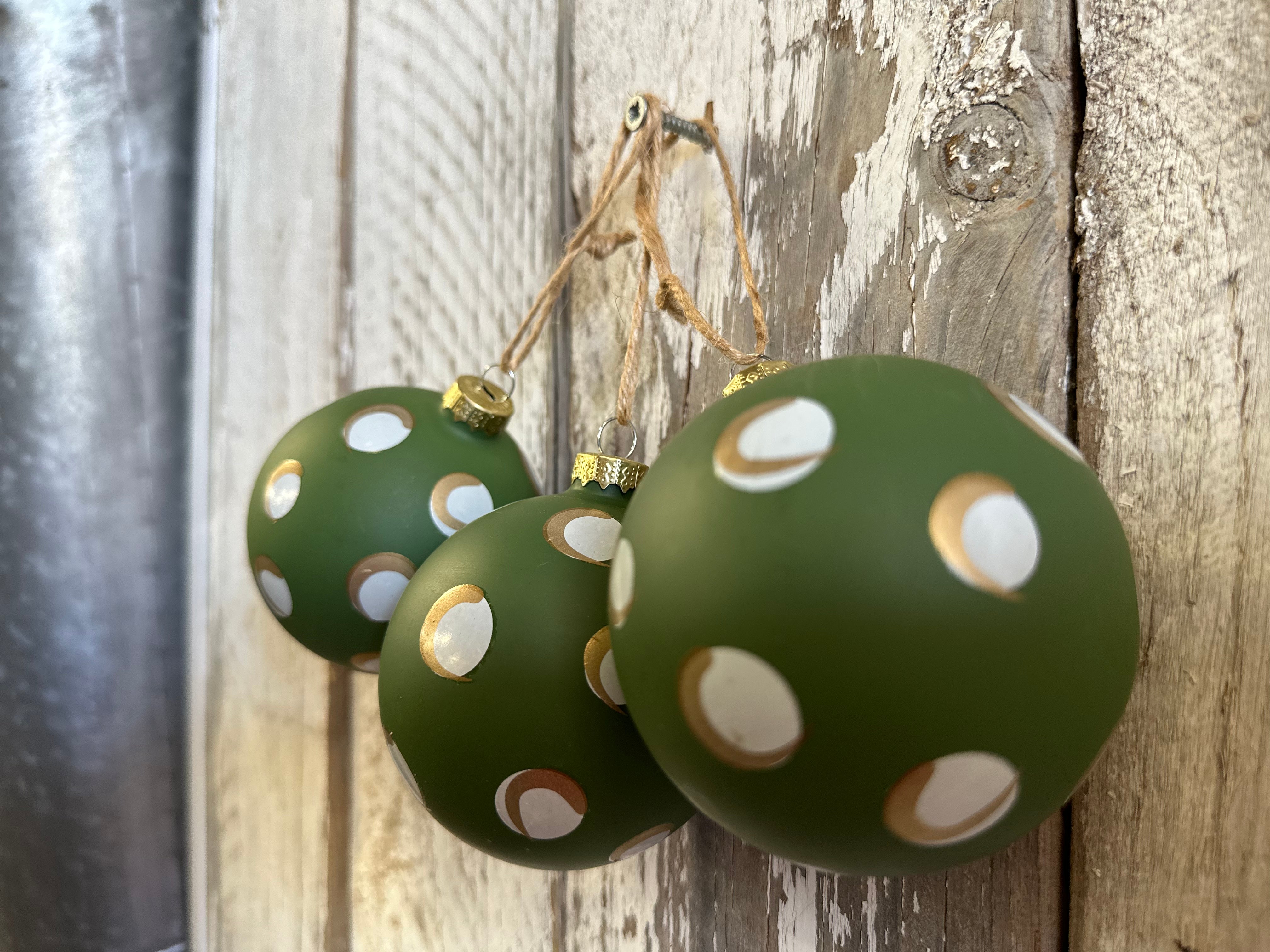 Glass Bauble Green SPOT