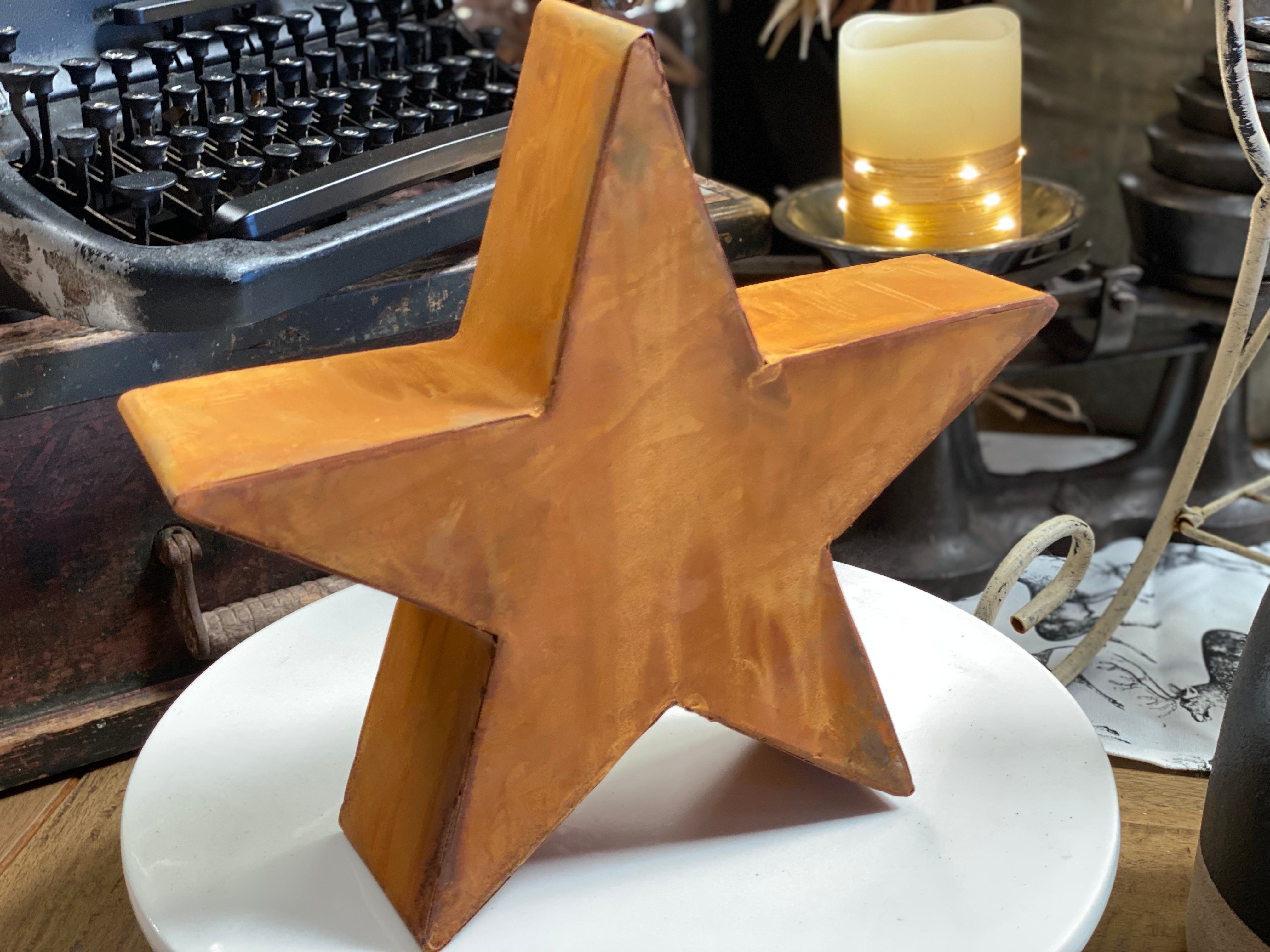 Large Rusty Tin Star FREE Postage