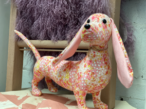 DAISY Dachshund floral plush decor