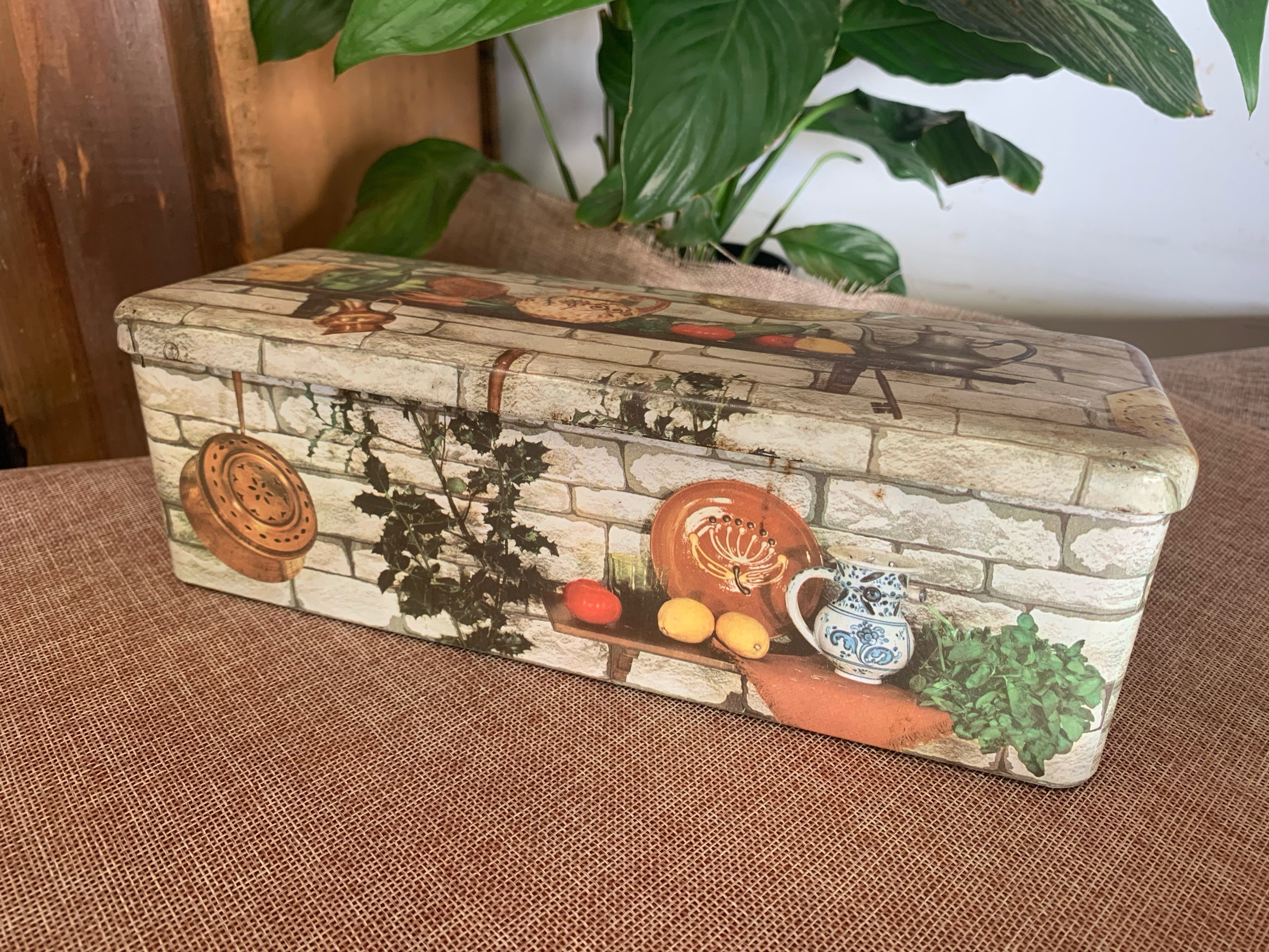 French Vintage Tin