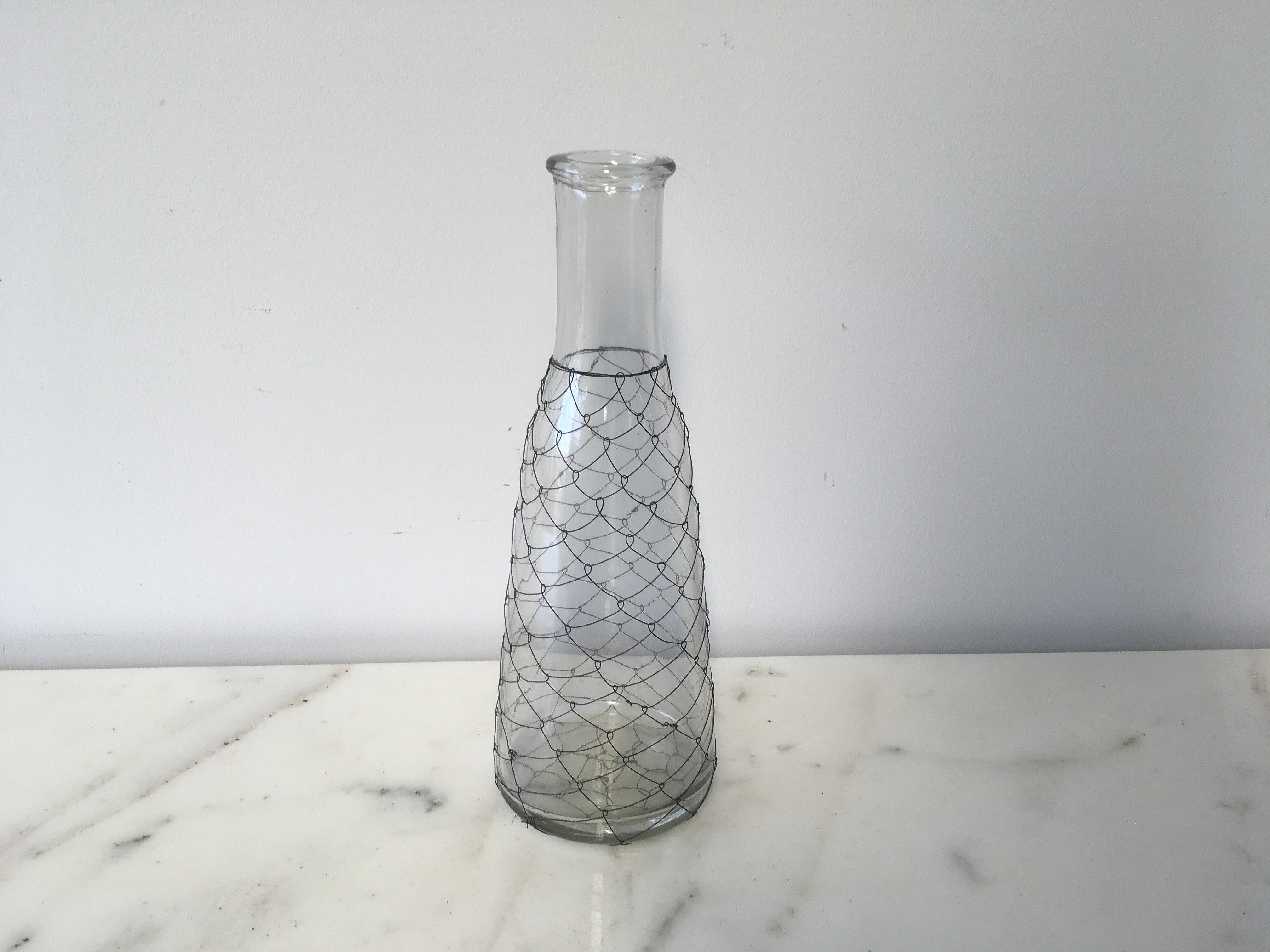 Bottle with mesh large