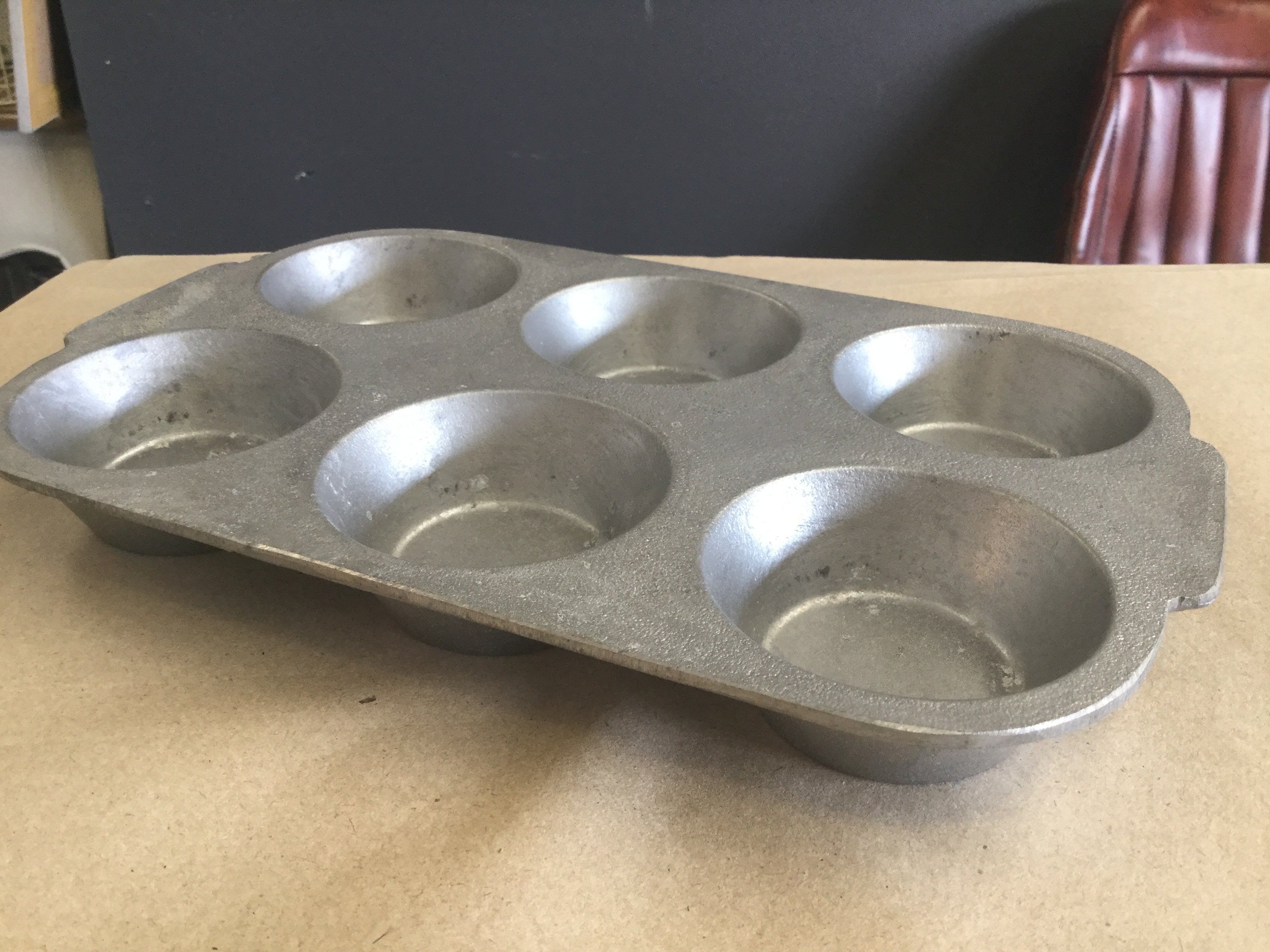 Heavy Aluminium Cake - Muffin Pan