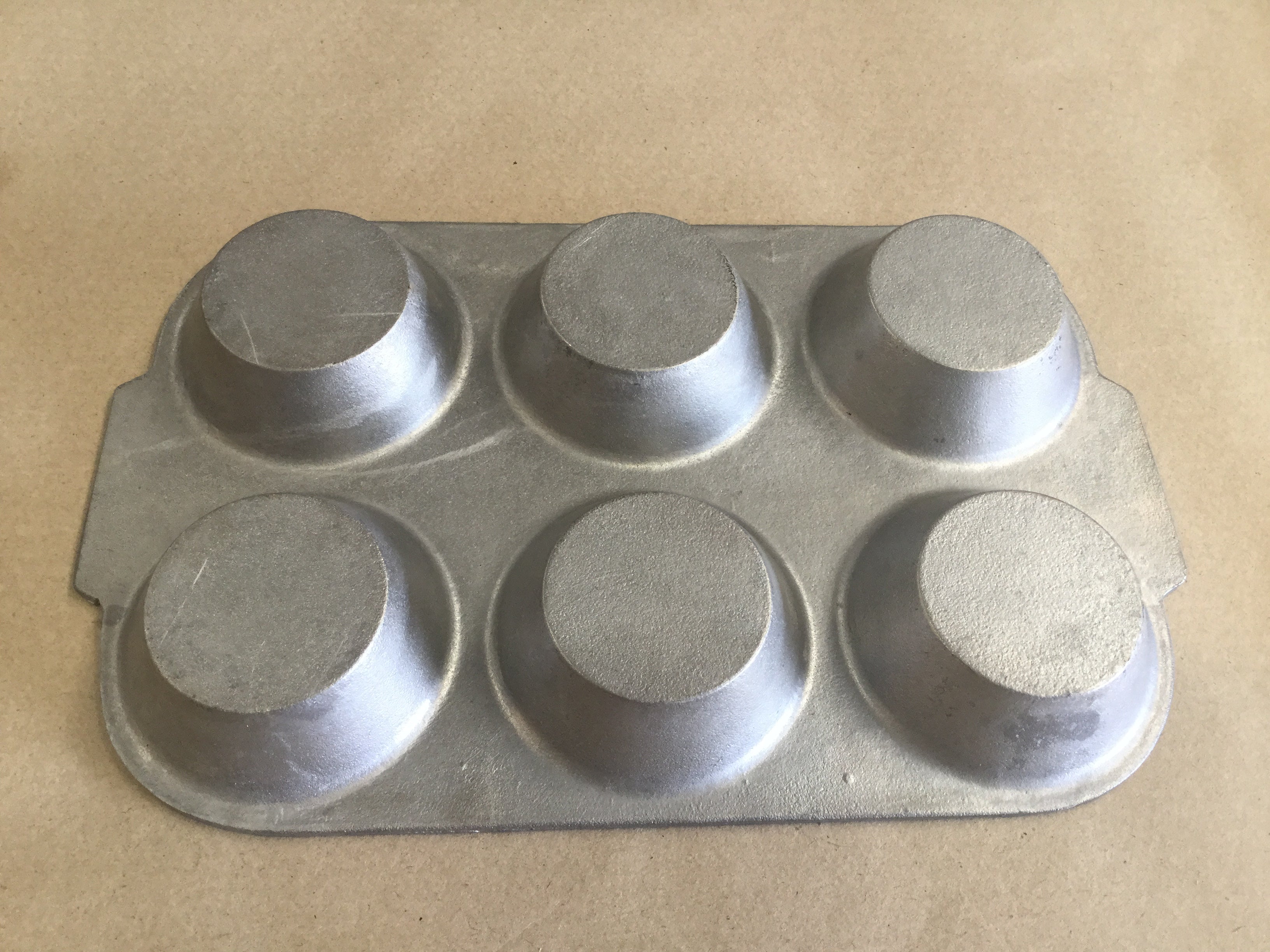 Heavy Aluminium Cake - Muffin Pan
