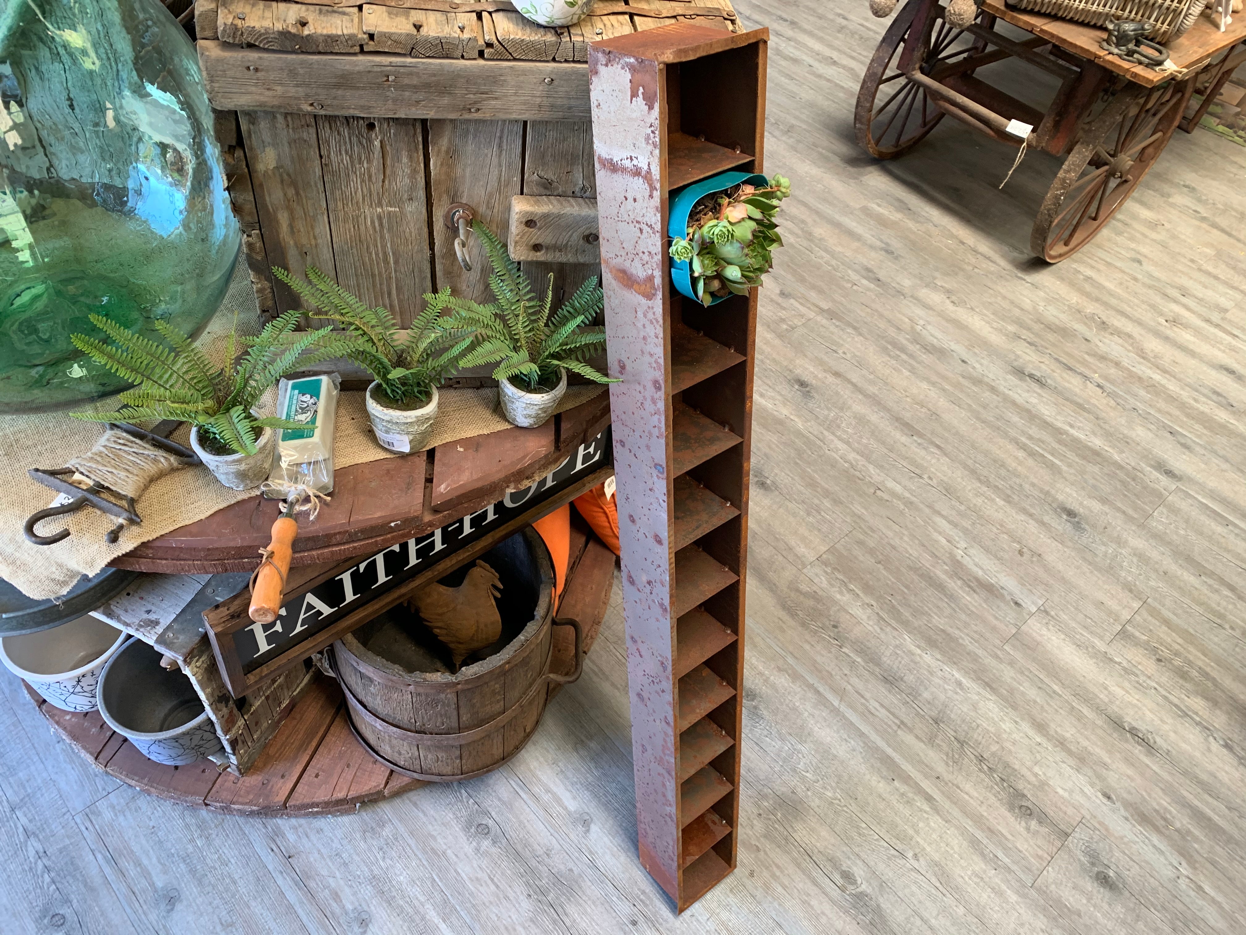 Rusty WALL 12 Cup Planter