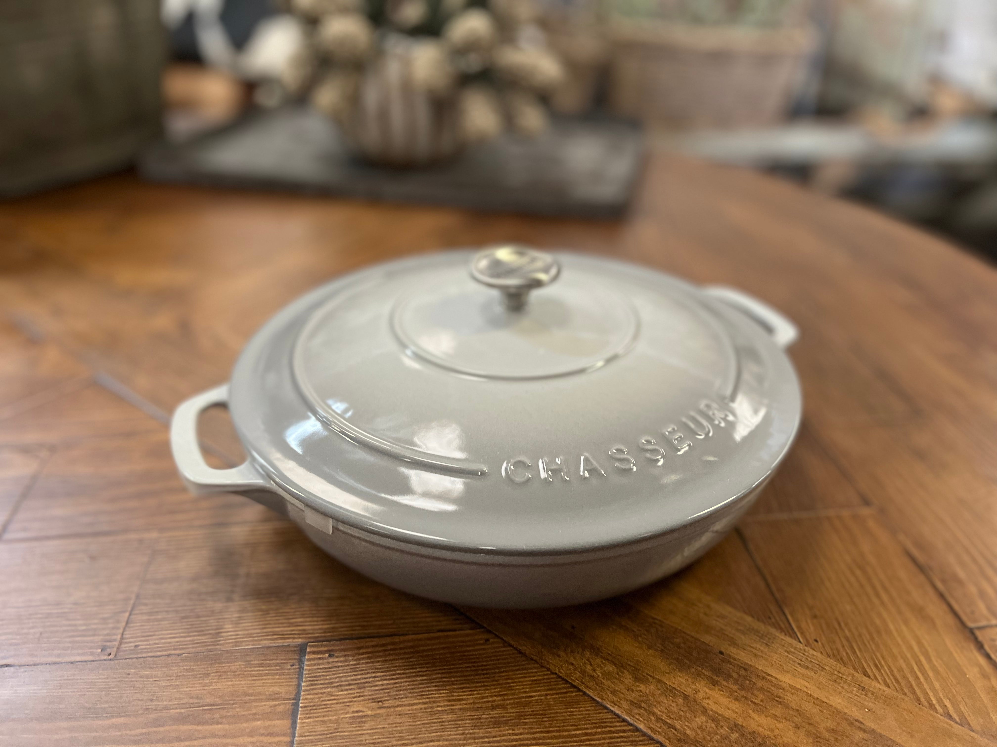 Chasseur 30cm low cast iron pot with lid Grey