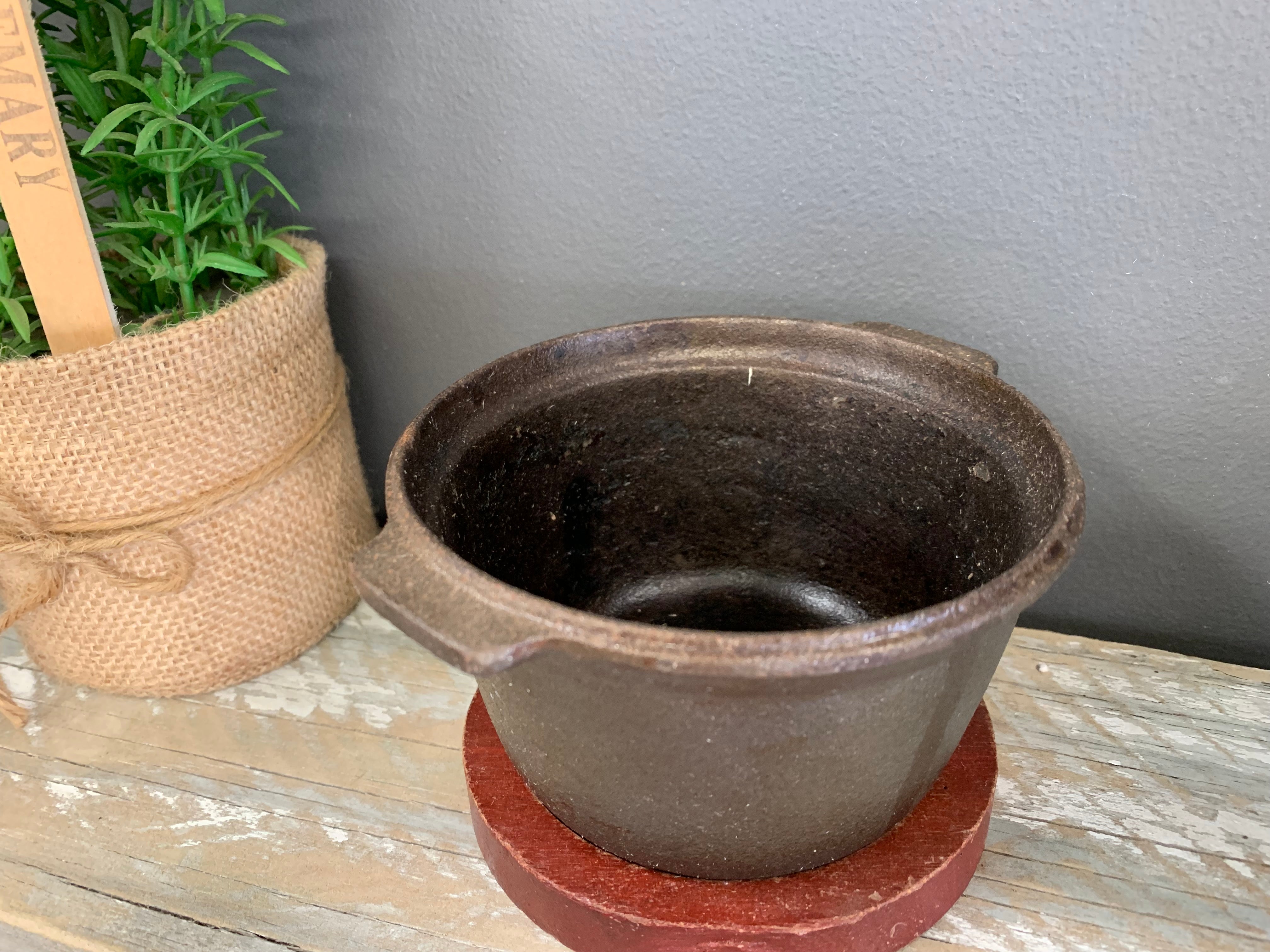 Cast Iron Pot with Wooden Stand