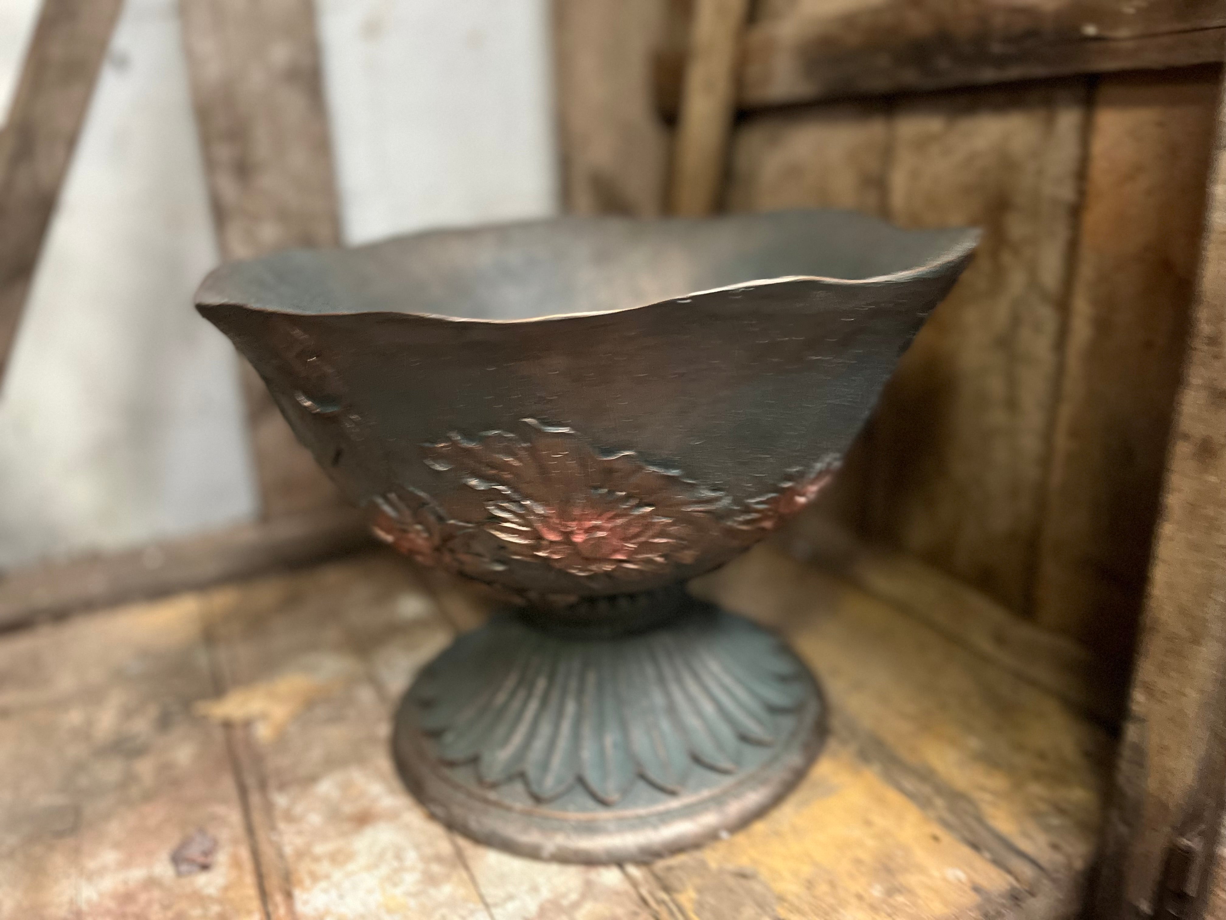 VICTORIA Decorative Urn