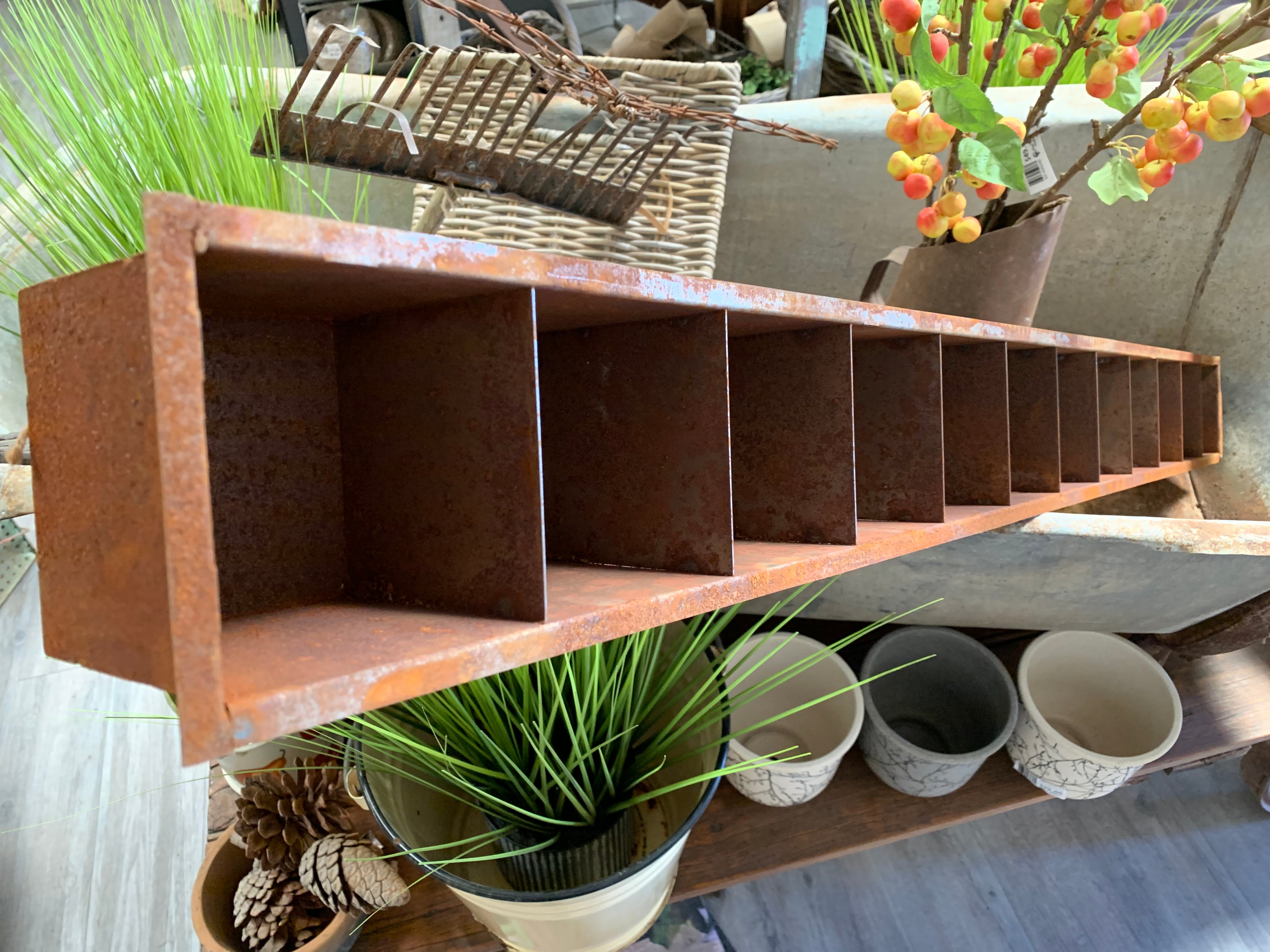 Rusty WALL 12 Cup Planter
