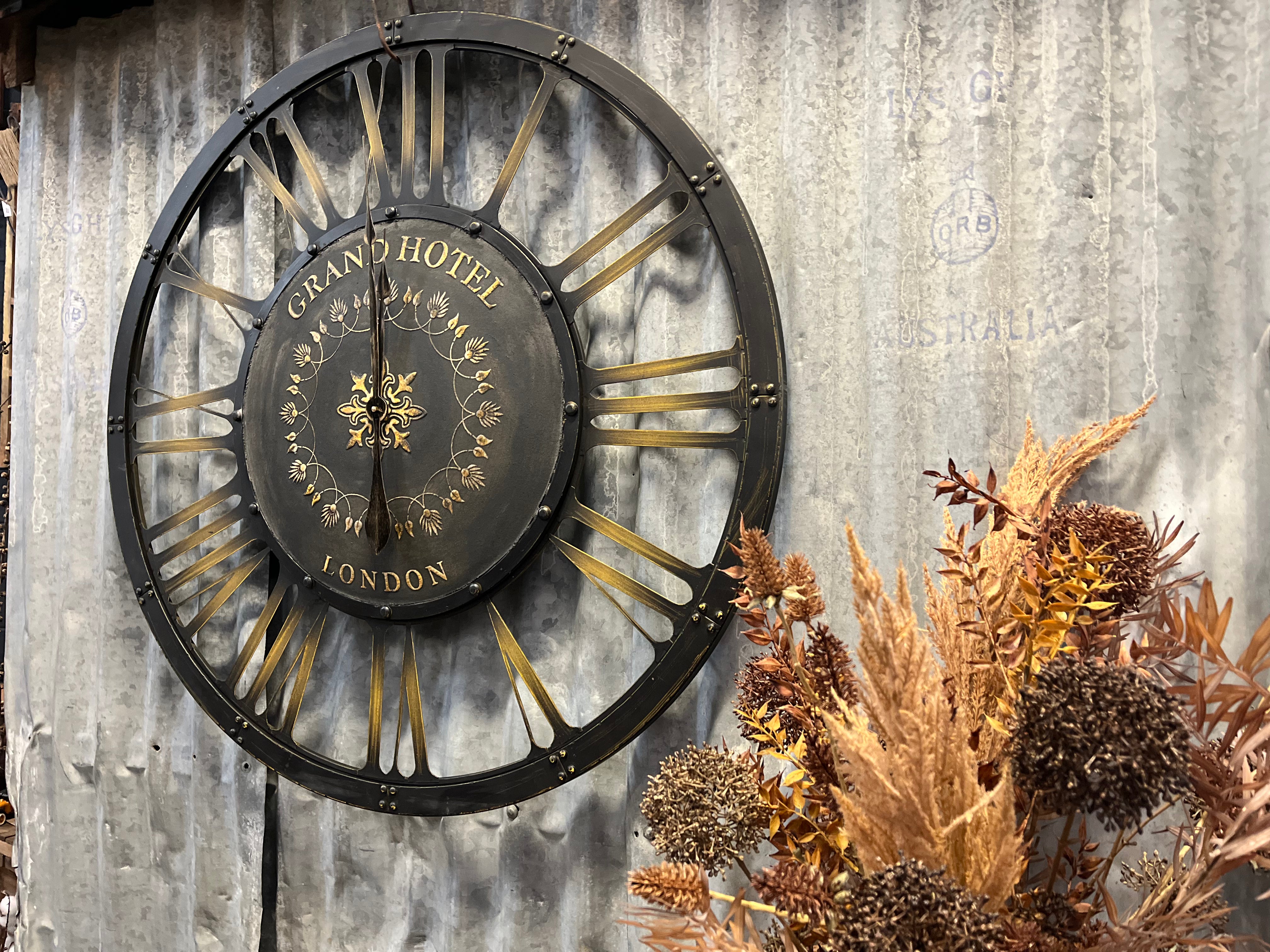 JUMBO London VINTAGE Iron Clock