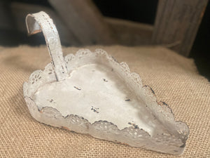 UNIQUE Antique White Lace Heart TRAY FREE Postage