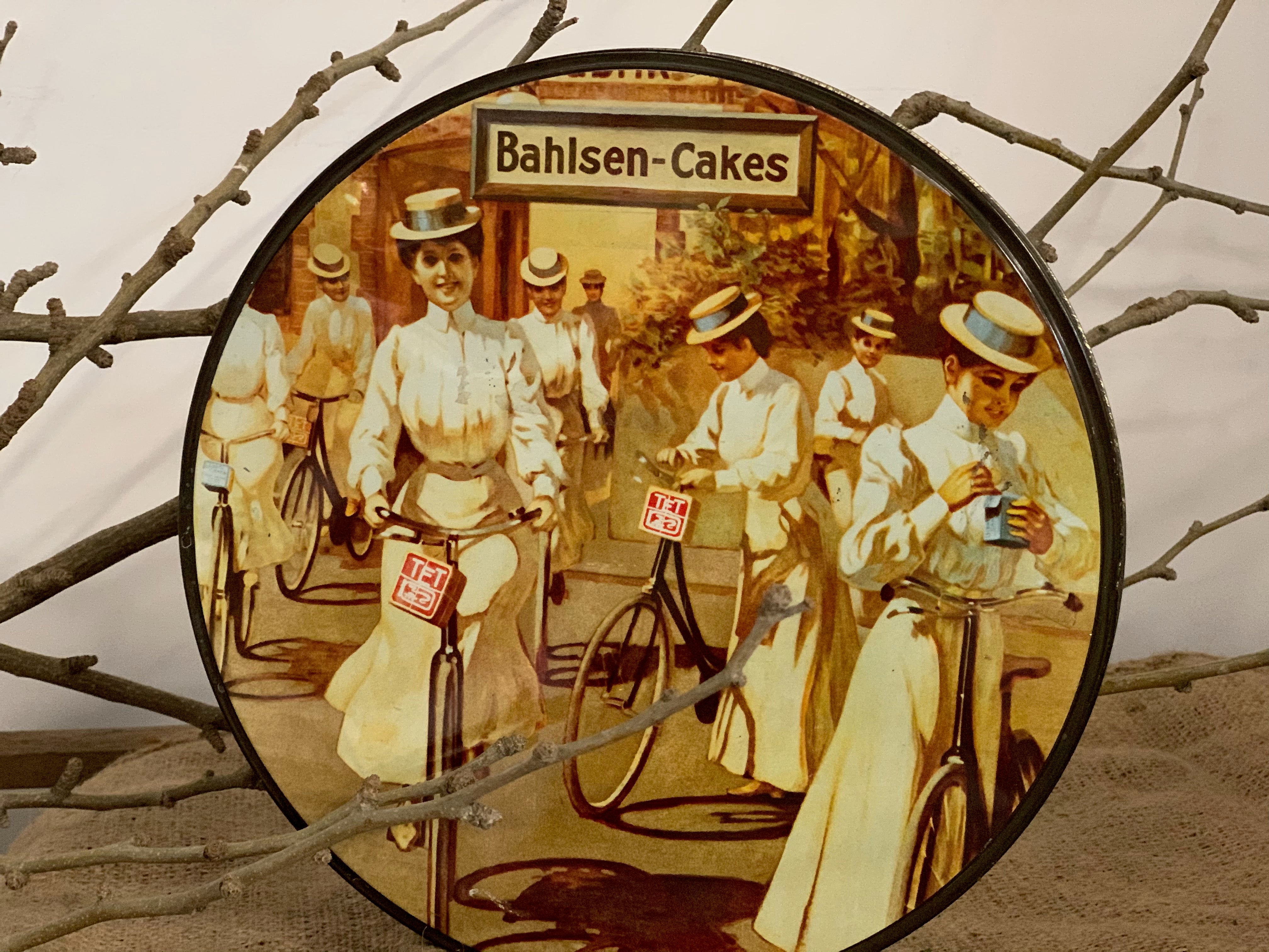 Vintage BAHLSEN Cakes Tin