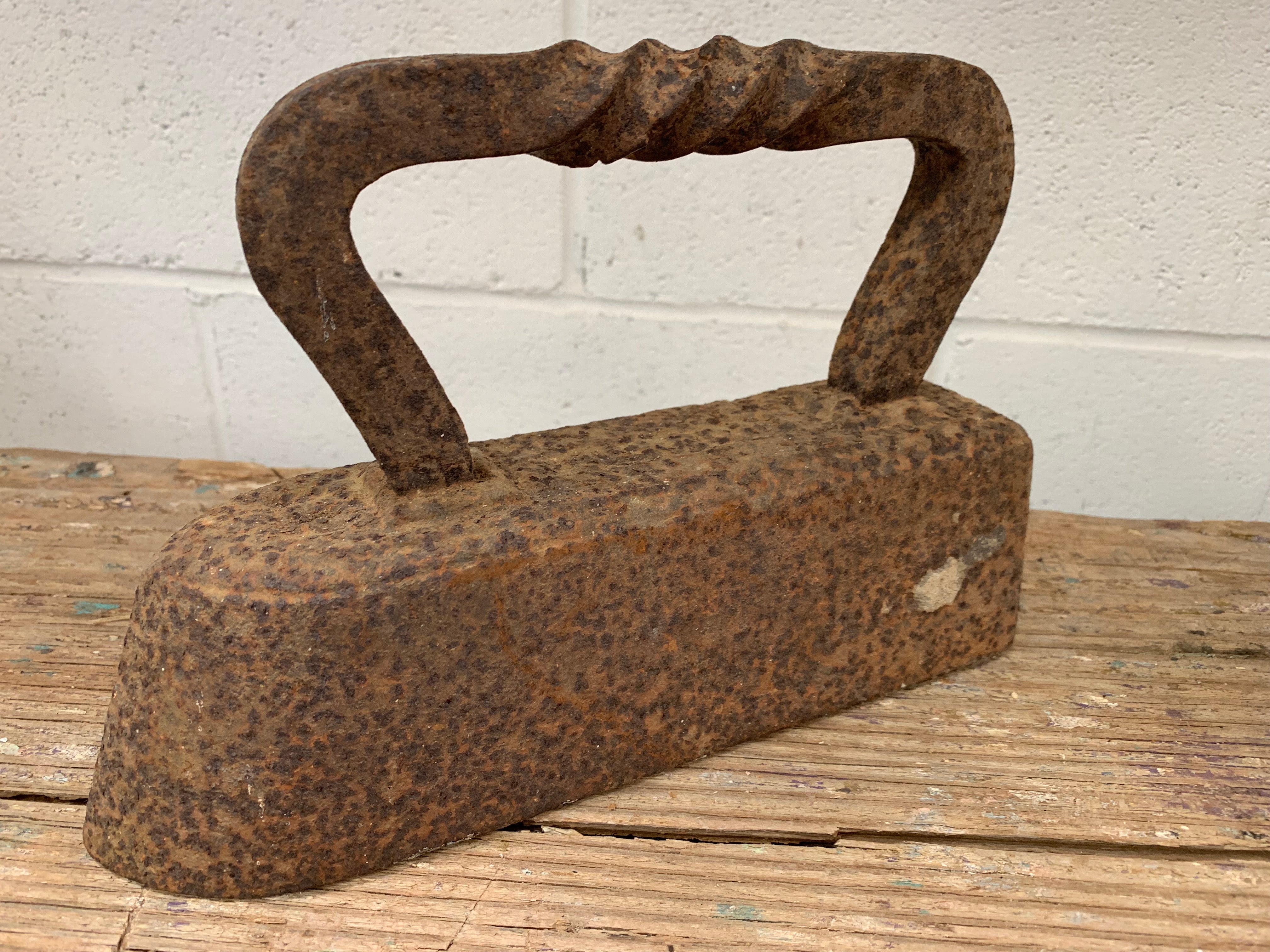 HEAVY XL Vintage Iron with TWIST Handle