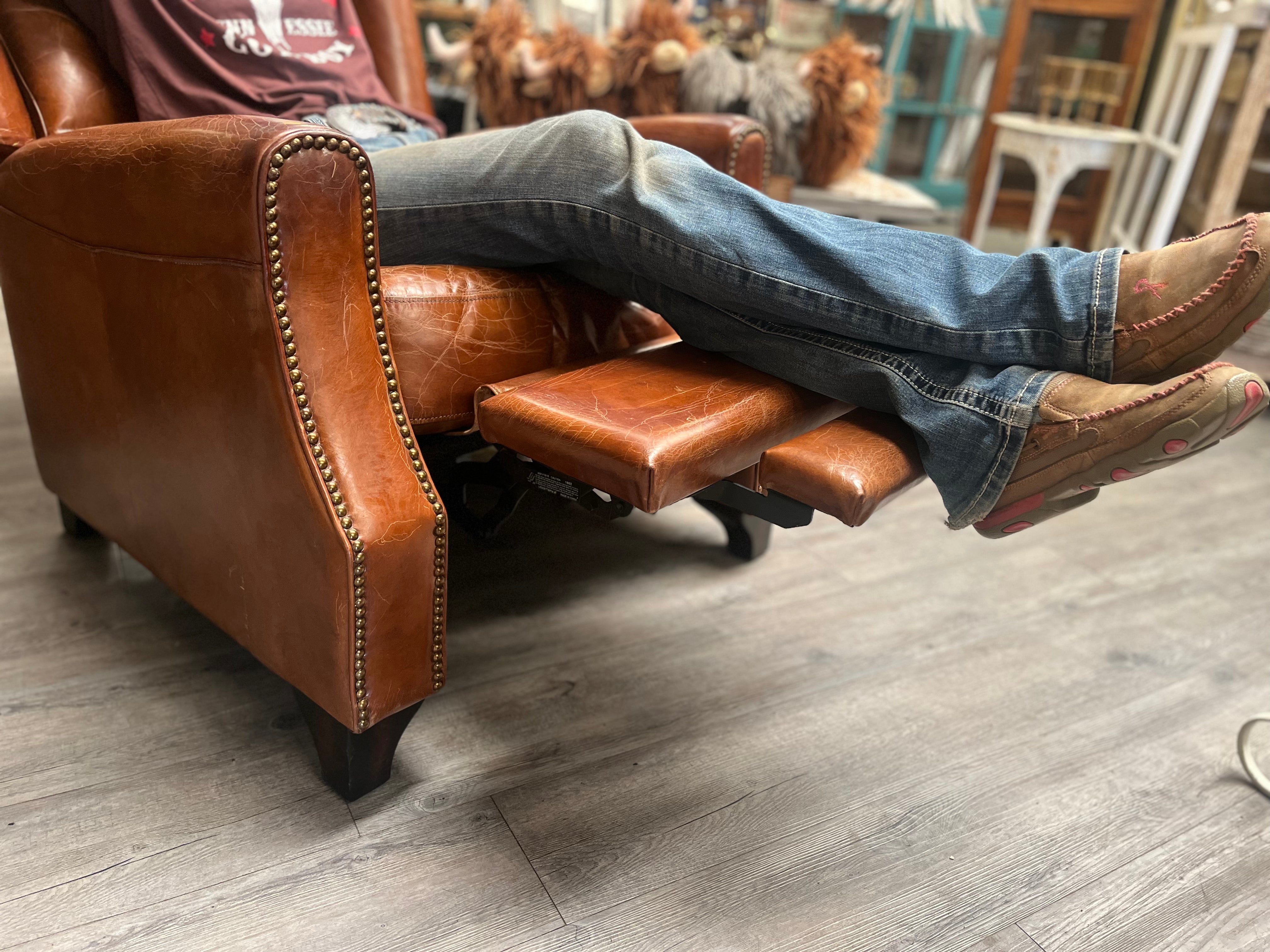 GRAMMAR Aged LEATHER Recliner 2 IN STOCK