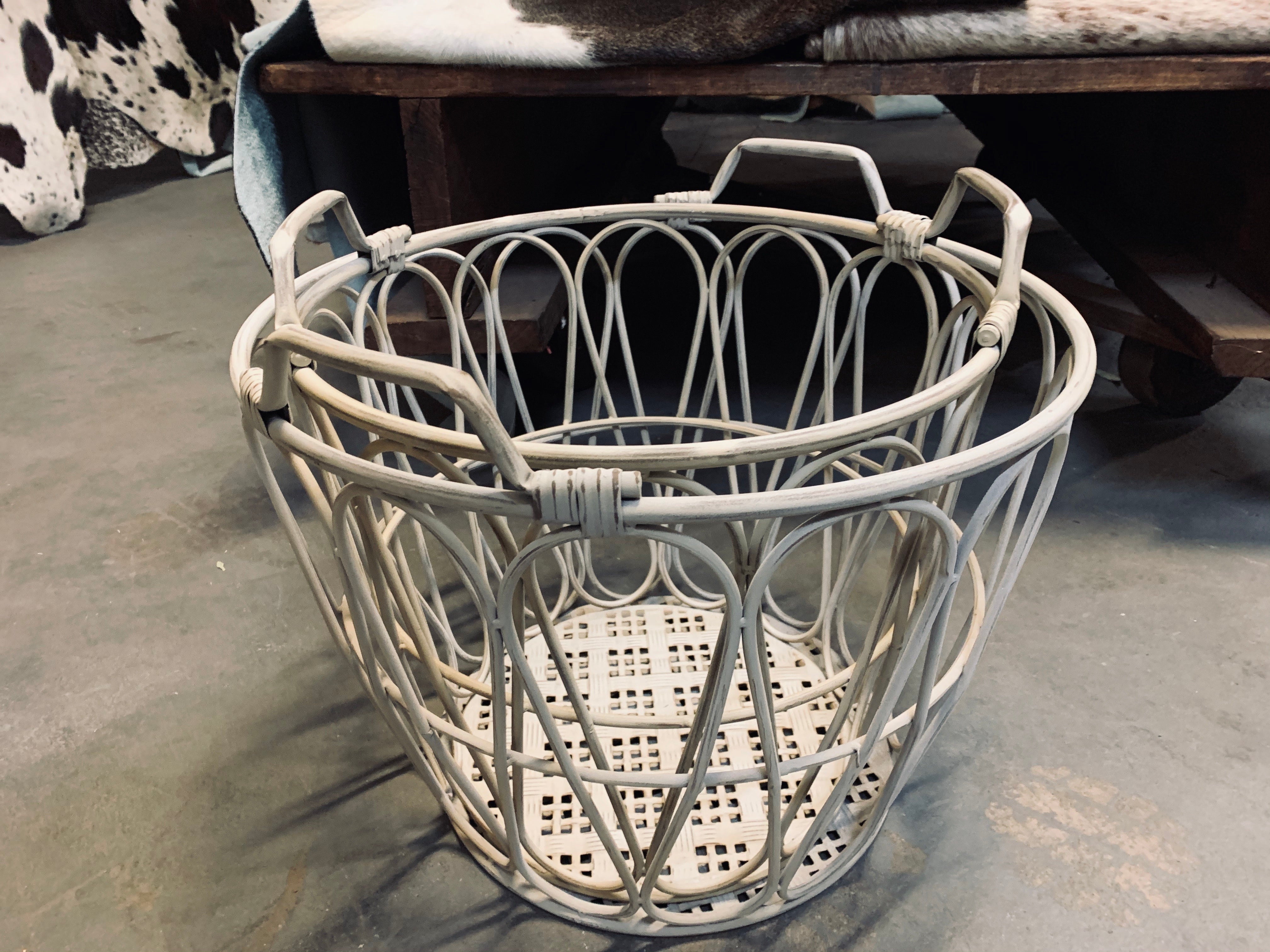 Country Metal Teardrop Basket