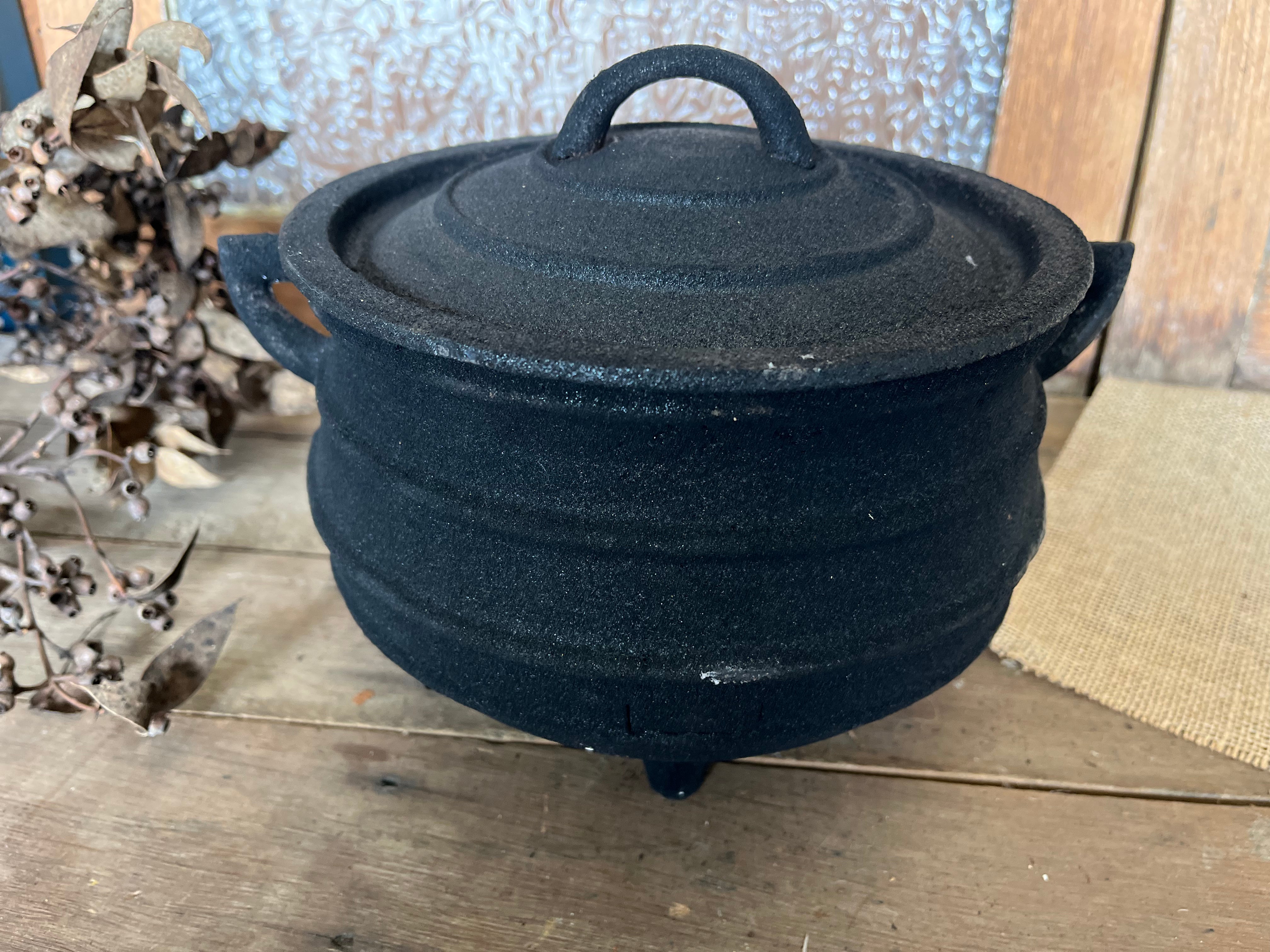 Cast Iron Cauldron Pot with Lid