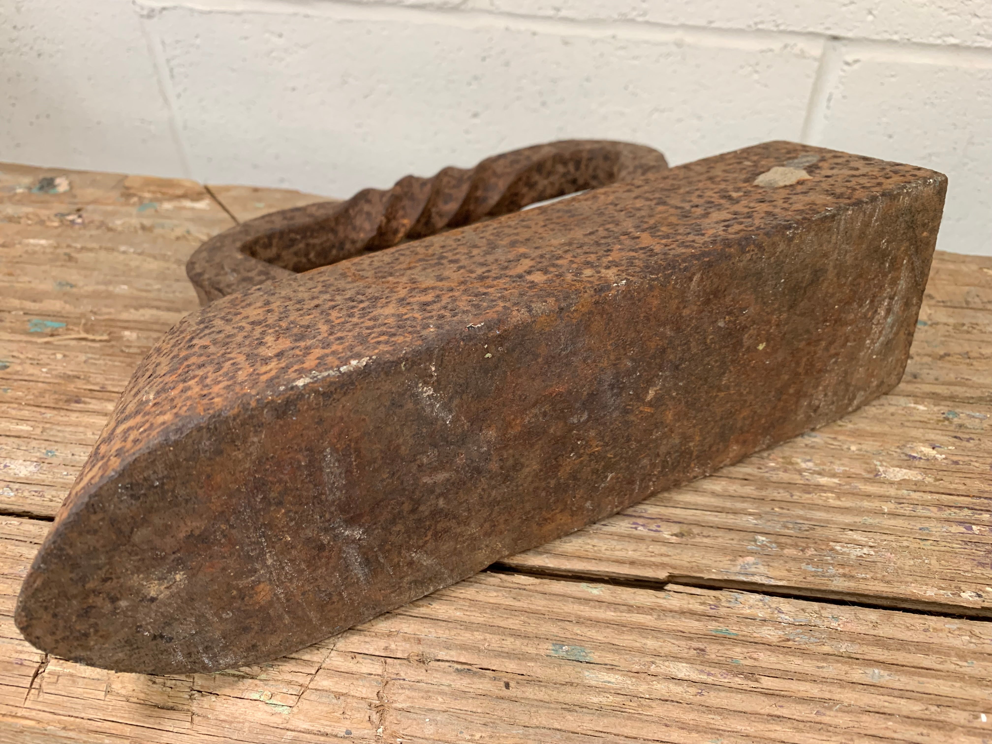 HEAVY XL Vintage Iron with TWIST Handle