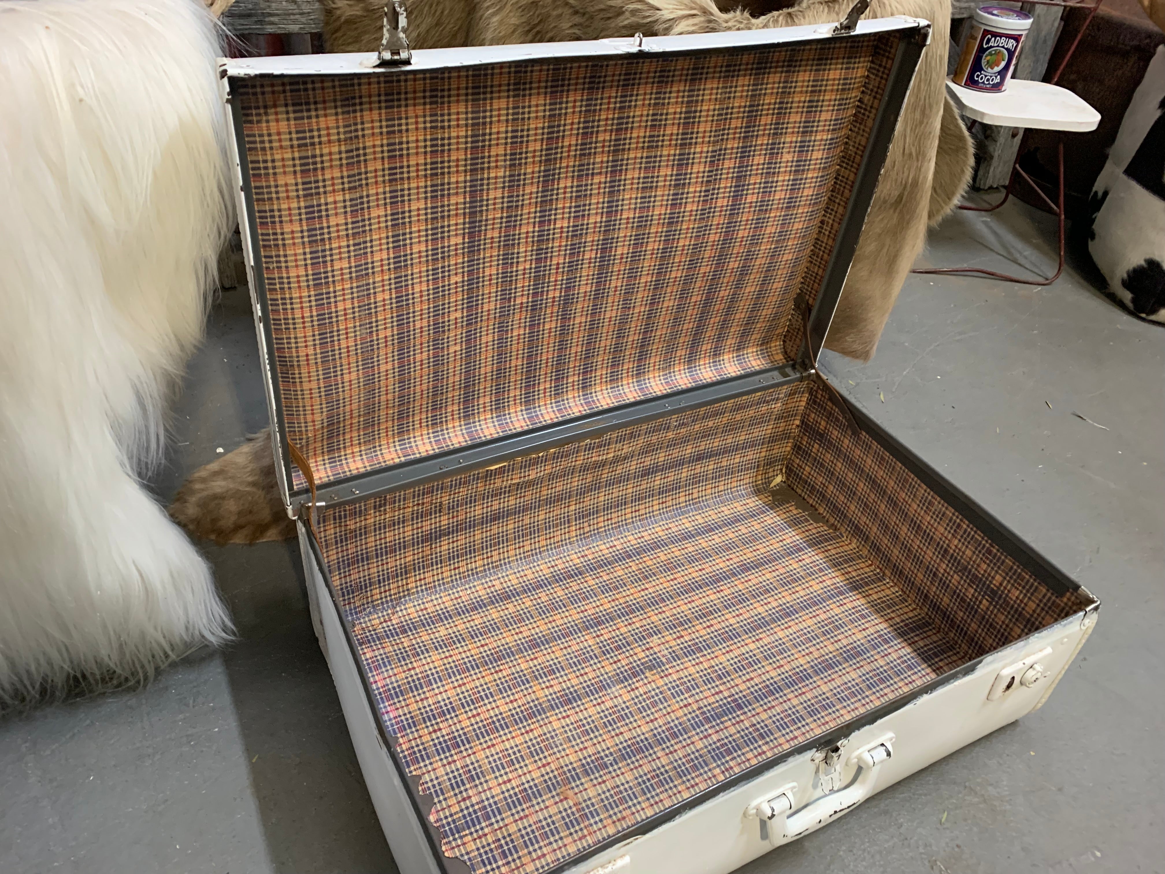 Vintage White Trunk